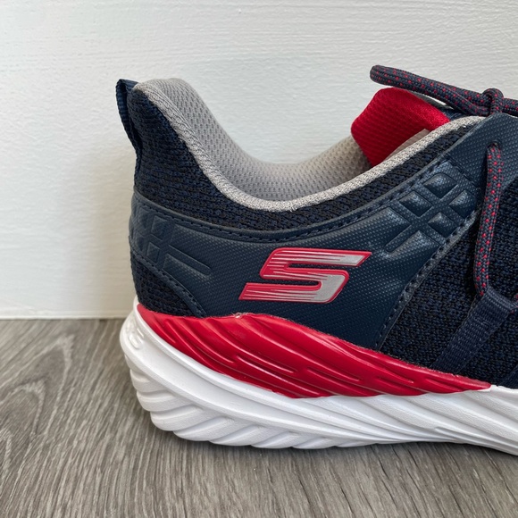 Skechers for Boys • Size 4.5 - Picture 10 of 13